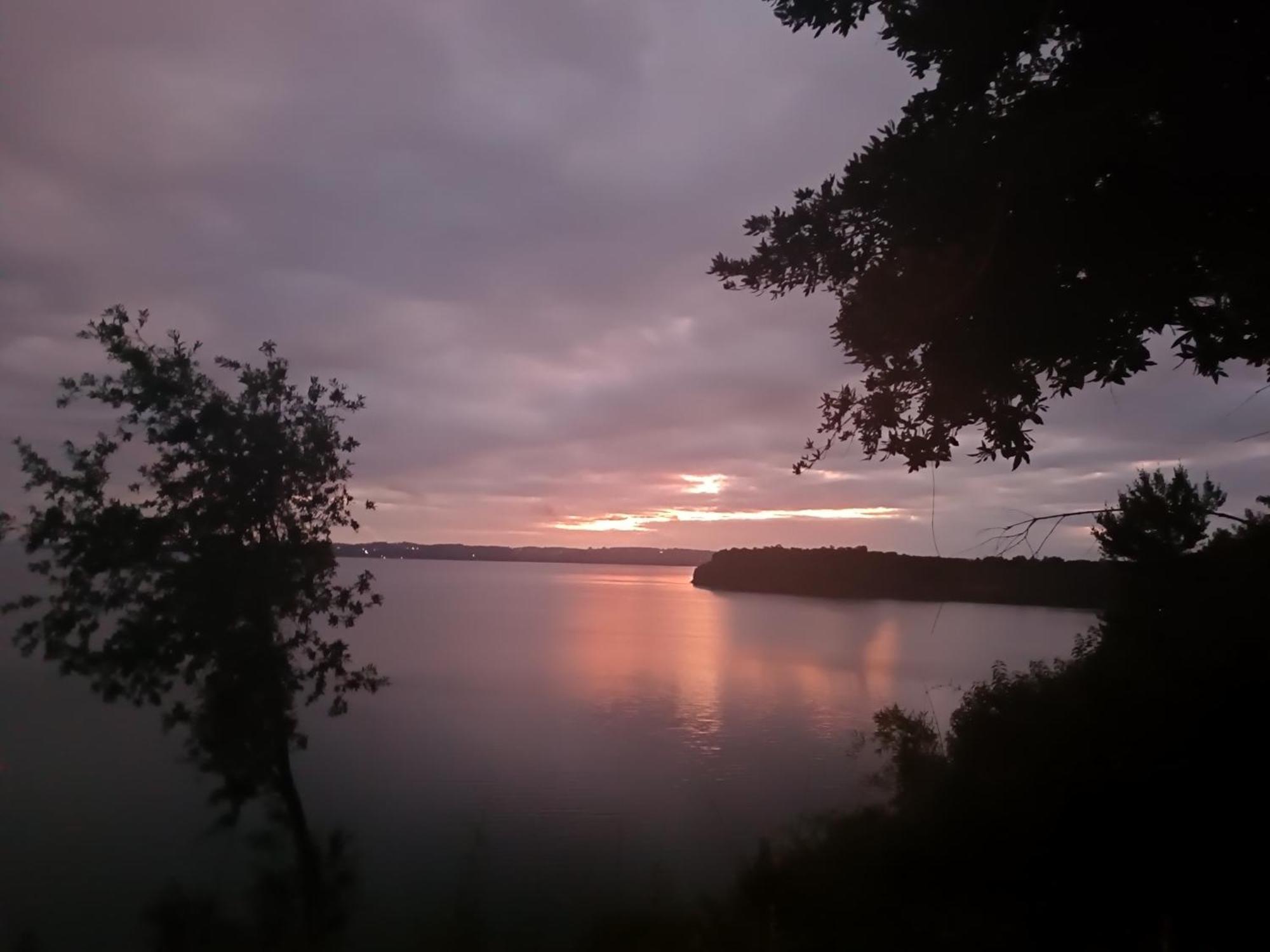 "Los Laureles" Vista Al Lago ฟรูติญาร์ ภายนอก รูปภาพ